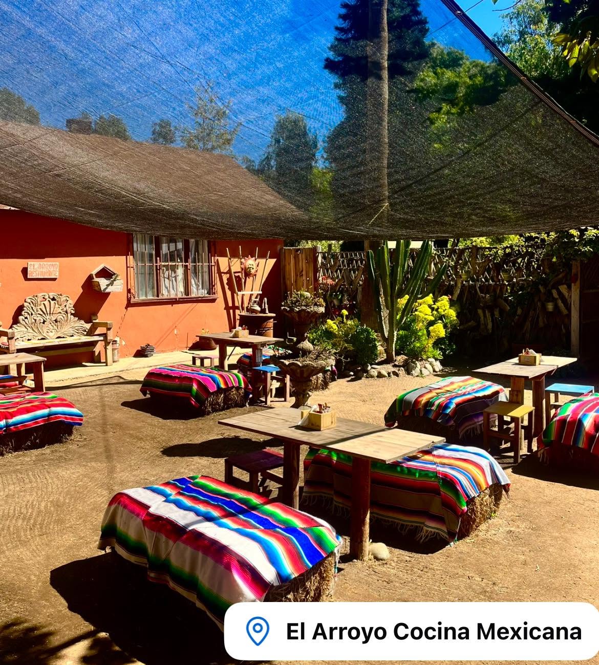 Patio al aire libre de El Arroyo Cocina Mexicana